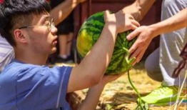 学校长椅事件吃瓜,一场意外引发的校园热议