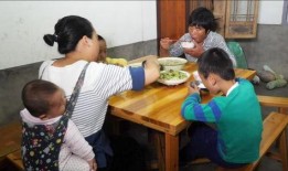 农村3岁儿童吃瓜,瓜果飘香成长记