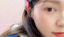 女自拍吃瓜,女性视角下的美食诱惑