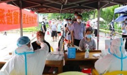 一万街坊吃瓜现场,现场吃瓜盛况空前