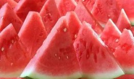 吃瓜能不能晚上吃,吃瓜的最佳时间，晚上真的能吃吗？