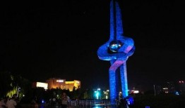 泉城广场跨年吃瓜,全民共享瓜果盛宴