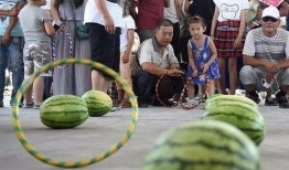 吃瓜群众潮玩,潮玩热潮下的“吃瓜群众”现象解析