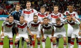 欧洲足球世界杯比分预测,巅峰对决，谁能问鼎荣耀？