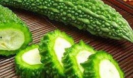 侯府吃瓜日常,揭秘侯府里的吃瓜日常