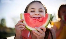 这个夏天吃瓜自由,尽享“吃瓜自由”的快乐时光