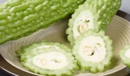 全家吃瓜摆烂,共享悠闲夏日时光