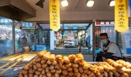 银川吃瓜怀远夜市,吃瓜纳凉，品味烟火气中的市井风情