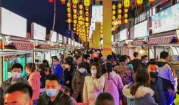 银川吃瓜怀远夜市,吃瓜纳凉，品味烟火气中的市井风情