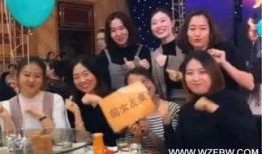 新郎吃瓜中,揭秘婚礼现场的趣味瞬间