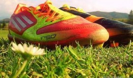 足球鞋品牌对比分析,性能与设计的全方位解析